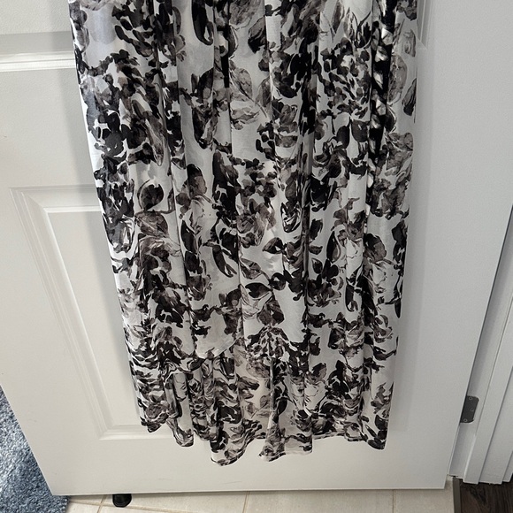 Vera Wang Black and White Maxi Dress - Picture 12 of 12